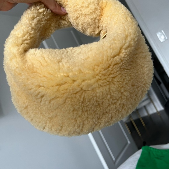 Bottega Veneta Mini Jodie Shearling Teddy Yellow - Picture 5 of 11